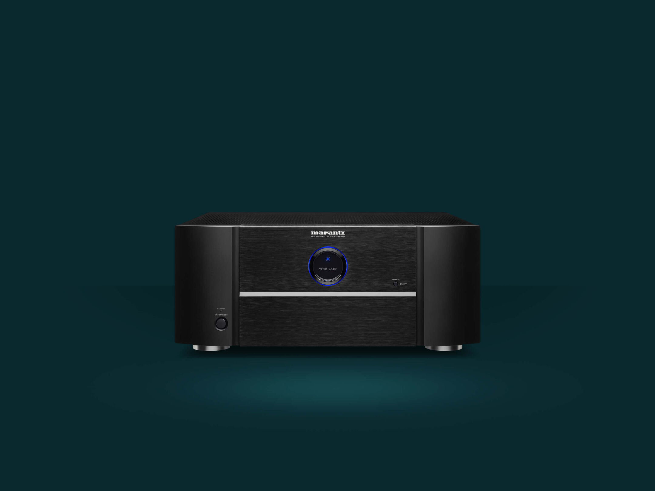 MM7055 - Black front view Lifestyle